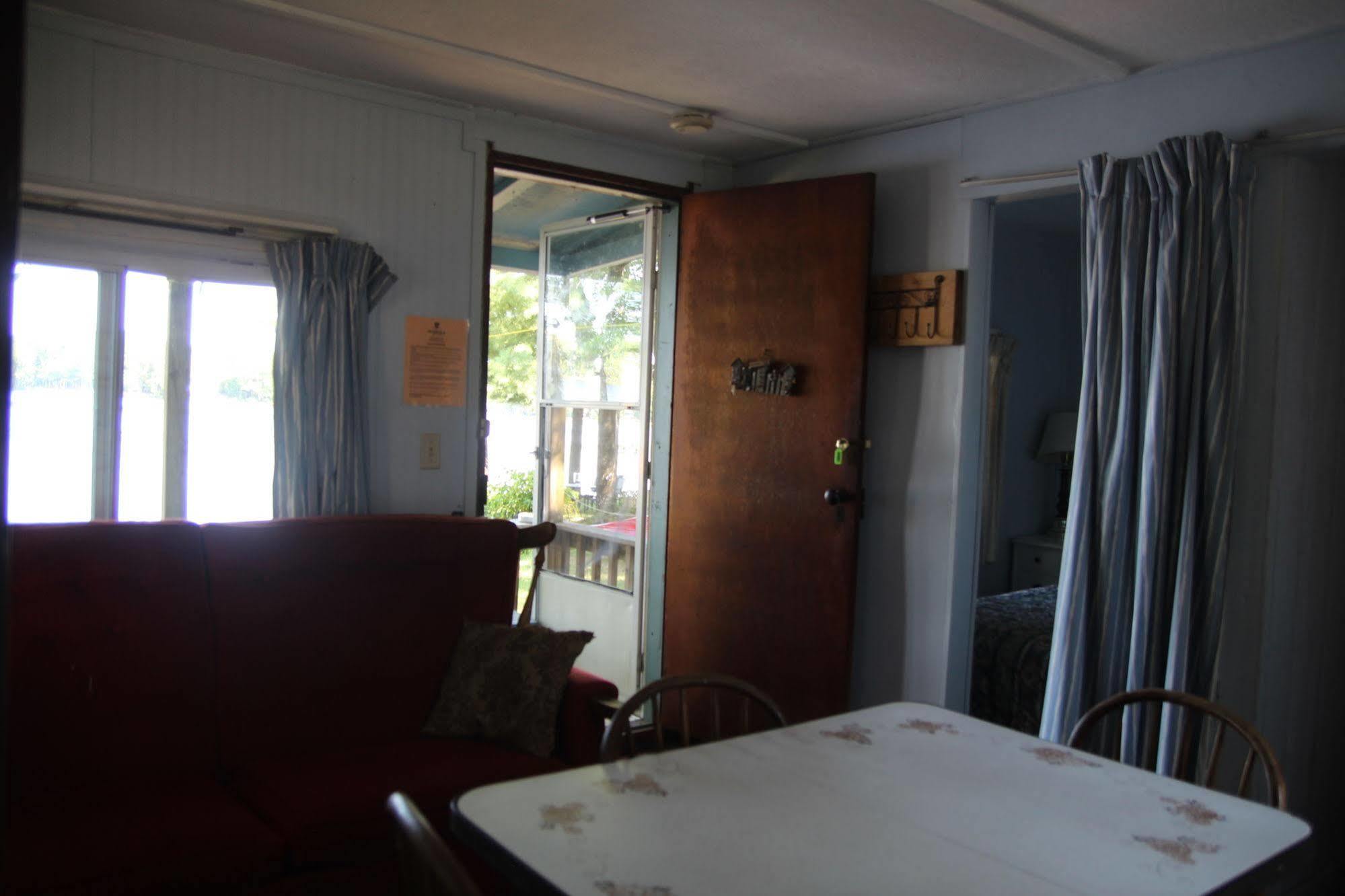 Black Lake Cabins Torrance Exterior photo